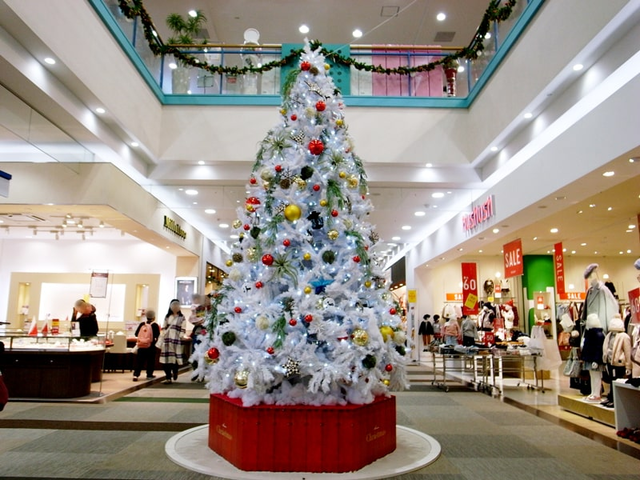 クリスマスツリー　ショッピングモール